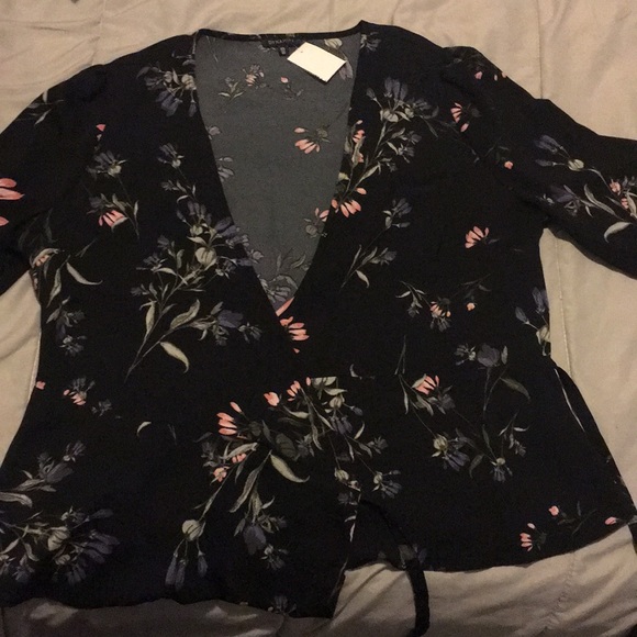 Dynamite wrap top - Picture 1 of 3